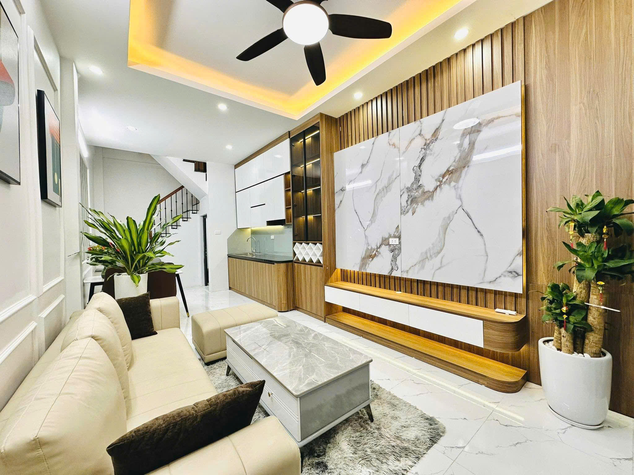 Cho thuê nhà ngõ 22 Tôn Thất Tùng, 4 tầng x 30m2, Full đồ chỉ việc vào ở, 12.5 triệu - Ảnh chính